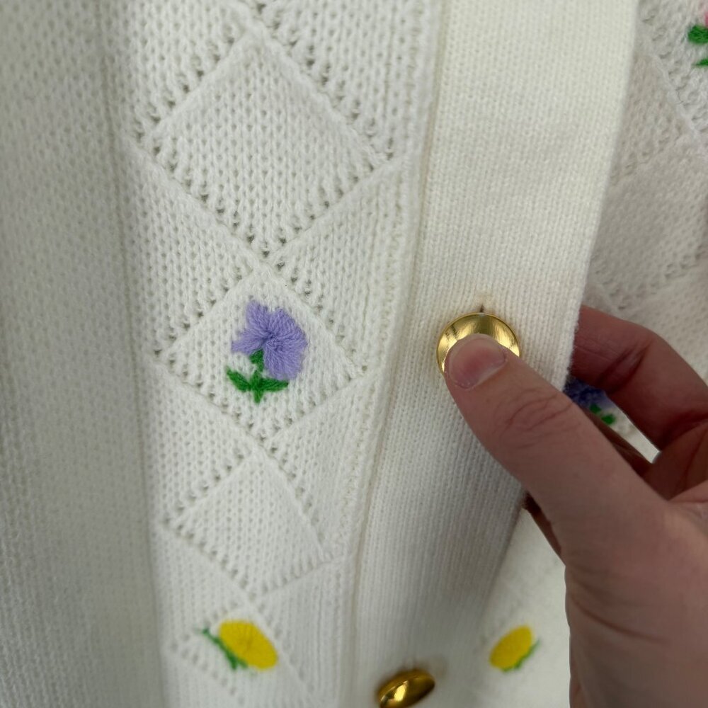 Knit Fashion VTG 50s Knit Cape Poncho One Size White Floral Embroidered Cottage - Picture 7 of 11